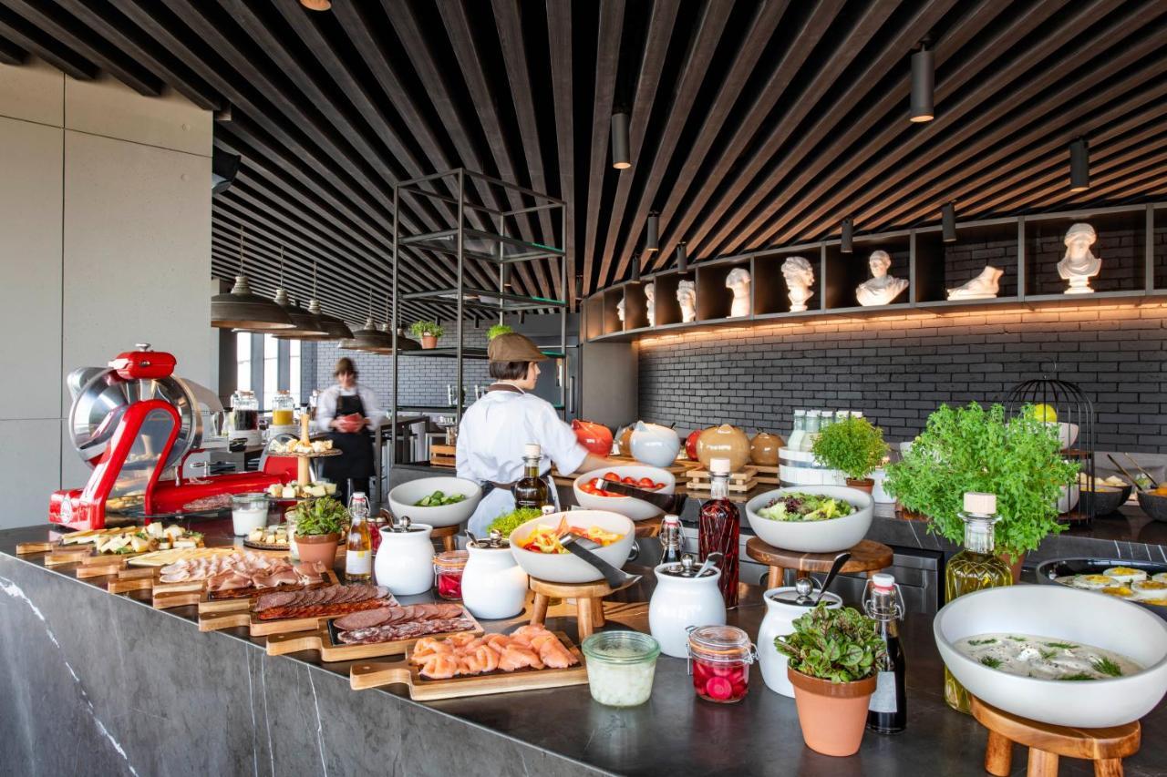 Pullman Tbilisi Axis Towers Hotel Exterior photo The Kitchen Table